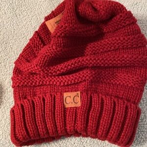 Women’s C. C  cable knit hat burgundy NWT one size